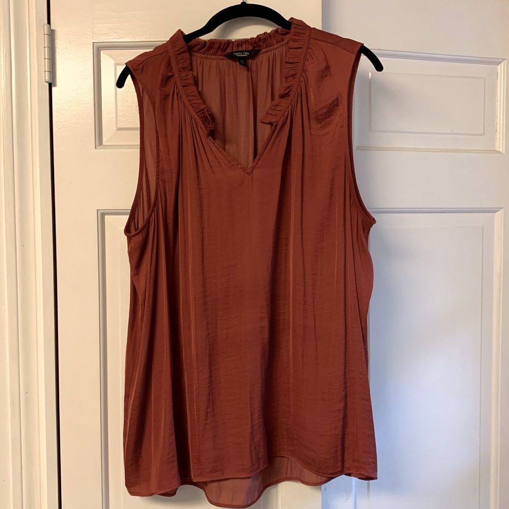 Simply Vera Vera Wang sleeveless ruffle neck hi-low blouse. Size XXL.